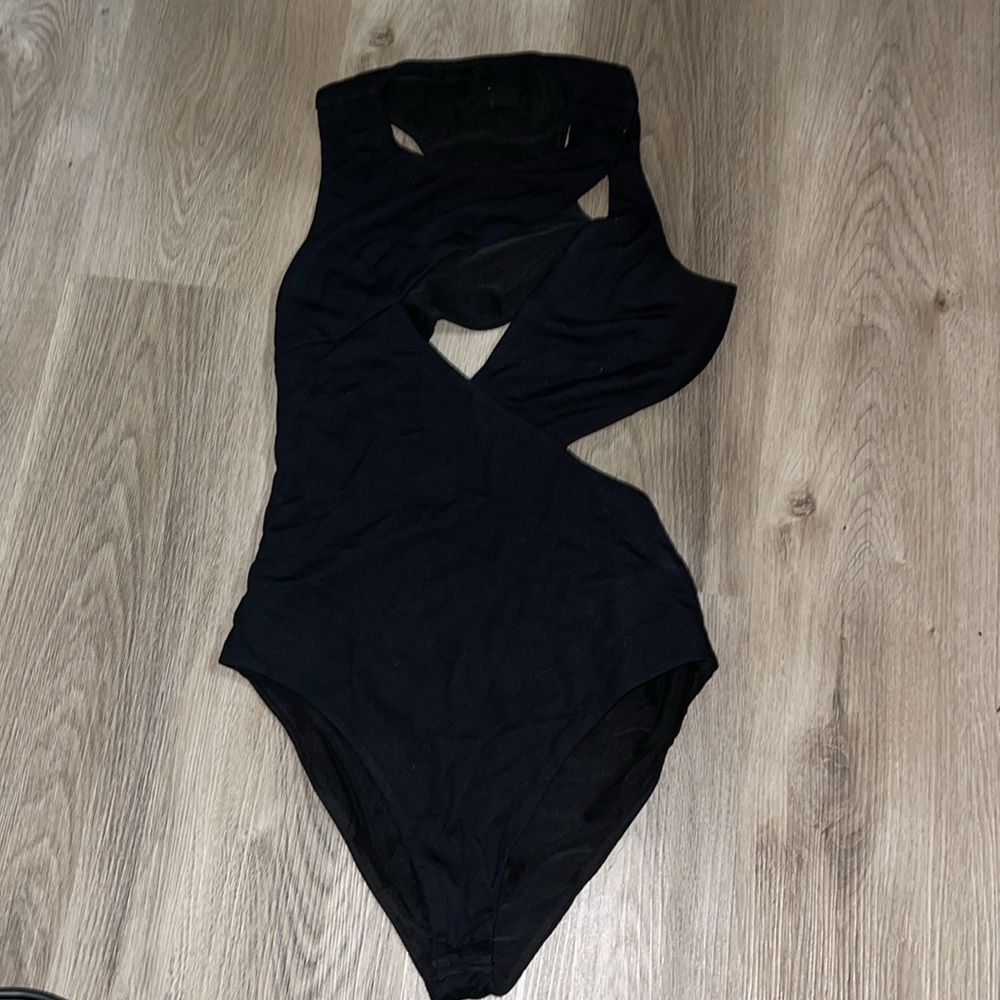 Hours woMen's Black cutout bodysuit medium